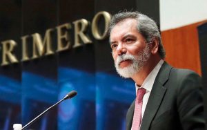 Amador niega
