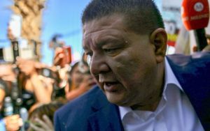 Detienen a César
