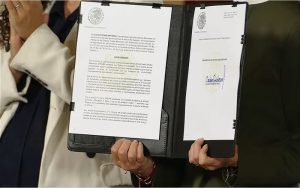 Sheinbaum firma
