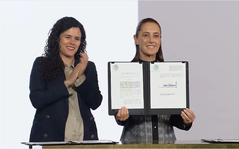 Sheinbaum firma