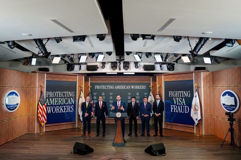 Trump excluye