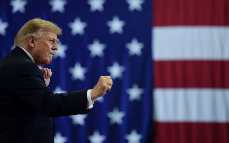 Trump tira